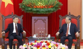 Tổng Bí thư Tô Lâm tiếp đồng chí Lý Thư Lỗi, Ủy viên Bộ Chính trị, Bí thư Ban Bí thư, Trưởng Ban Tuyên truyền Trung ương, Đảng Cộng sản Trung Quốc. (Ảnh: Thống Nhất/TTXVN)