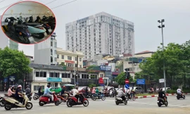 Hà Nội cấm xe máy xăng từ vành đai 1: Dân chung cư sạc xe điện ở đâu? 