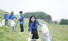 Tuổi trẻ Bắc Ninh dọn rác bảo vệ môi trường. Ảnh: Nguyễn Thắng