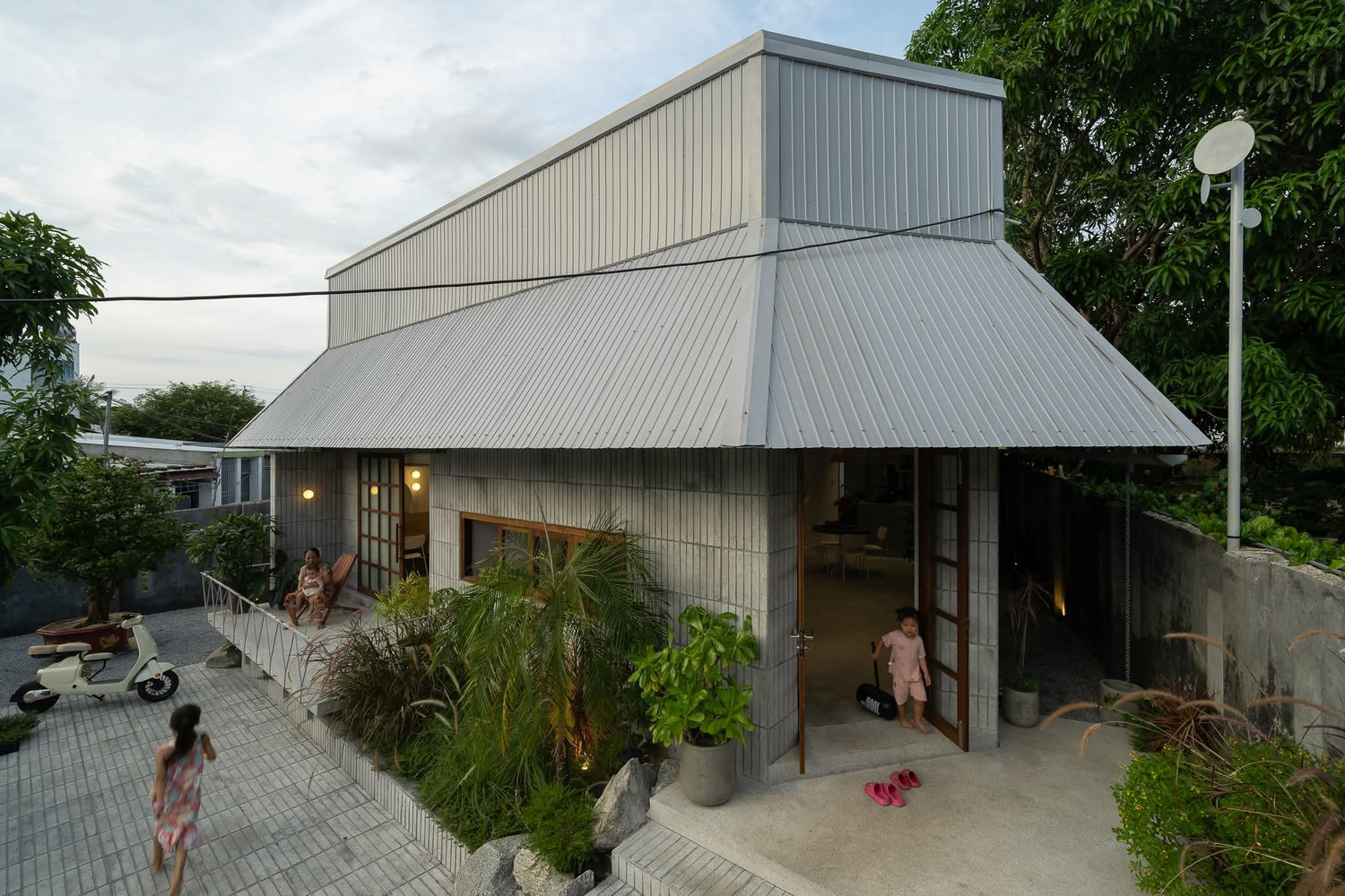 Ngôi nhà 80m2 có thiết kế đội nón thú vị