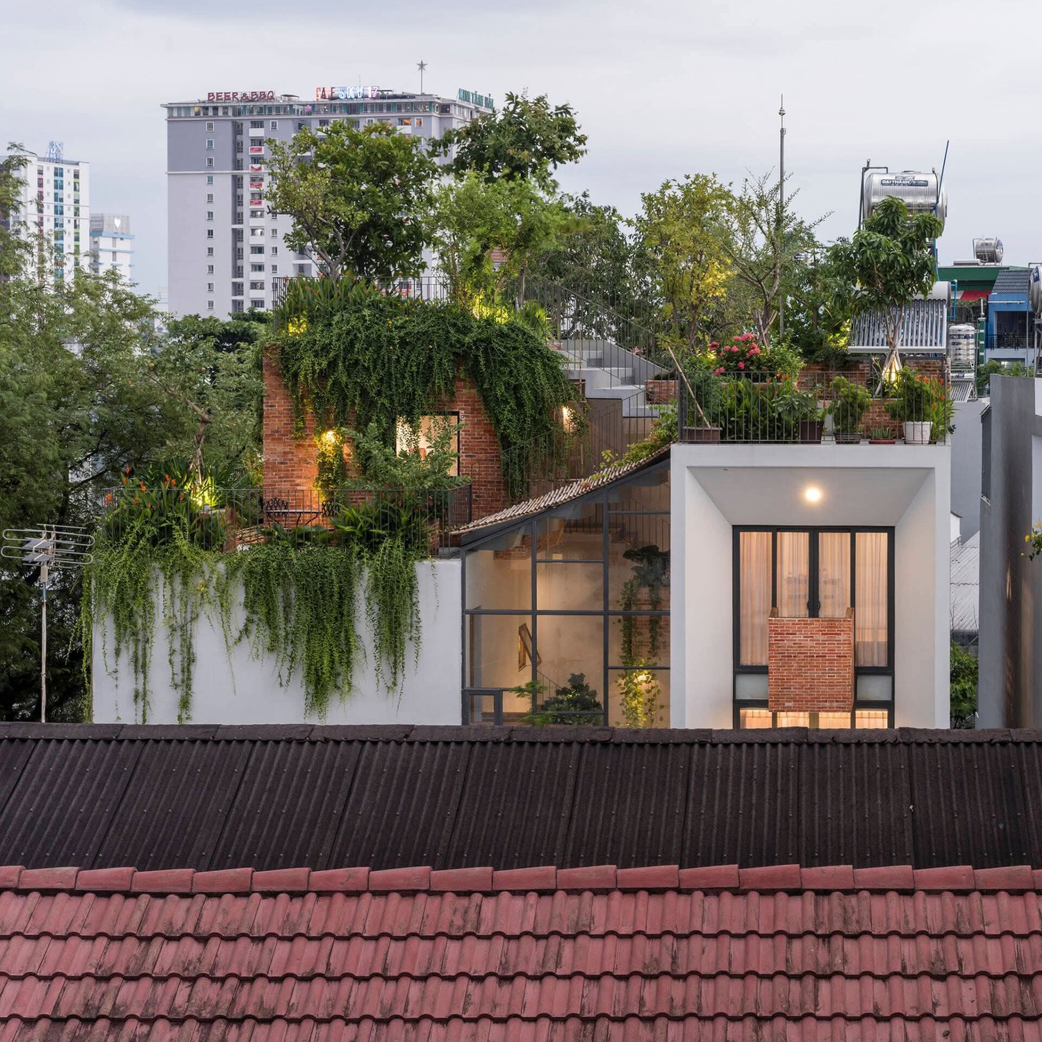 Cách 'biến' sân thượng thành công viên tư gia