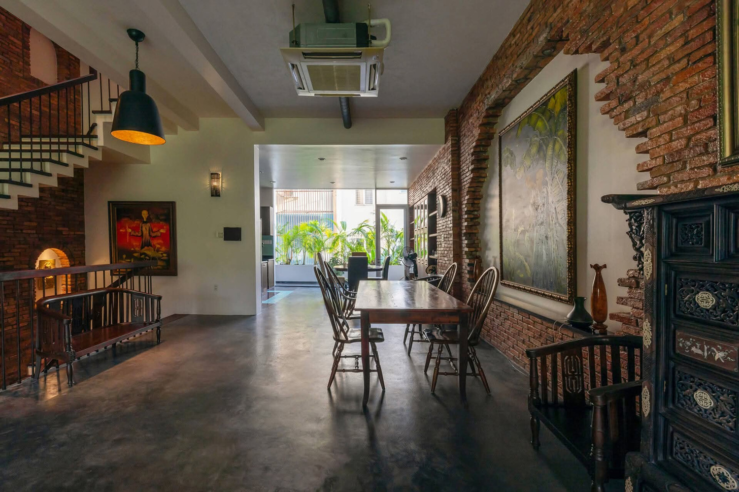 S&acirc;n sau với c&acirc;y xanh v&agrave; khu vực thư gi&atilde;n