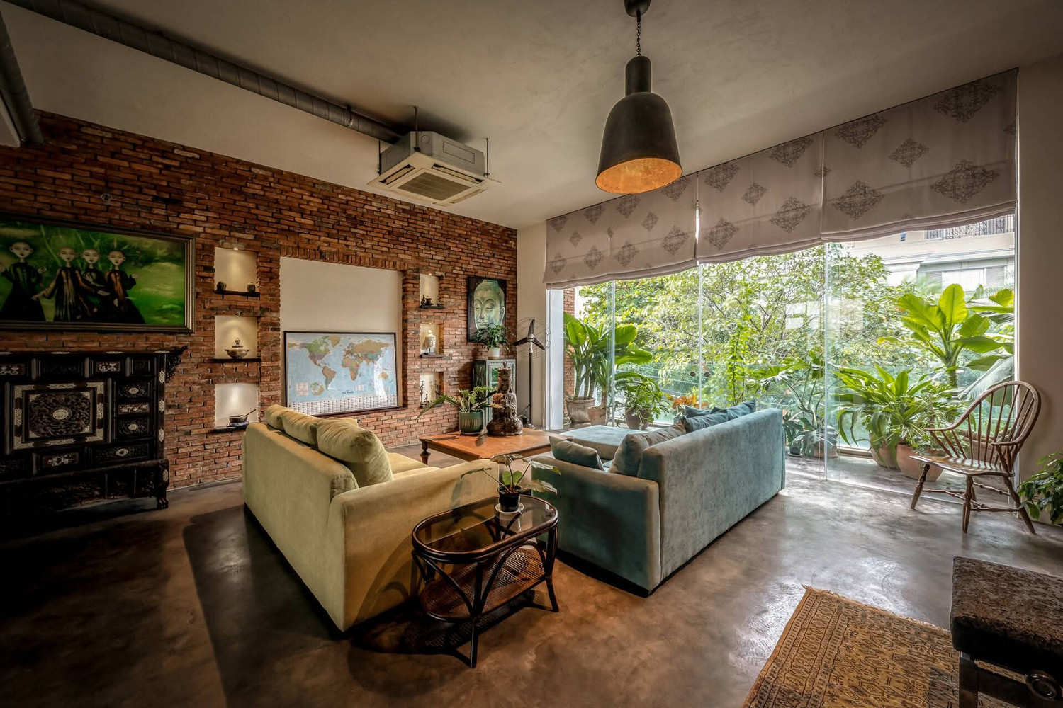 Nội thất gỗ trầm với &aacute;nh s&aacute;ng tự nhi&ecirc;n