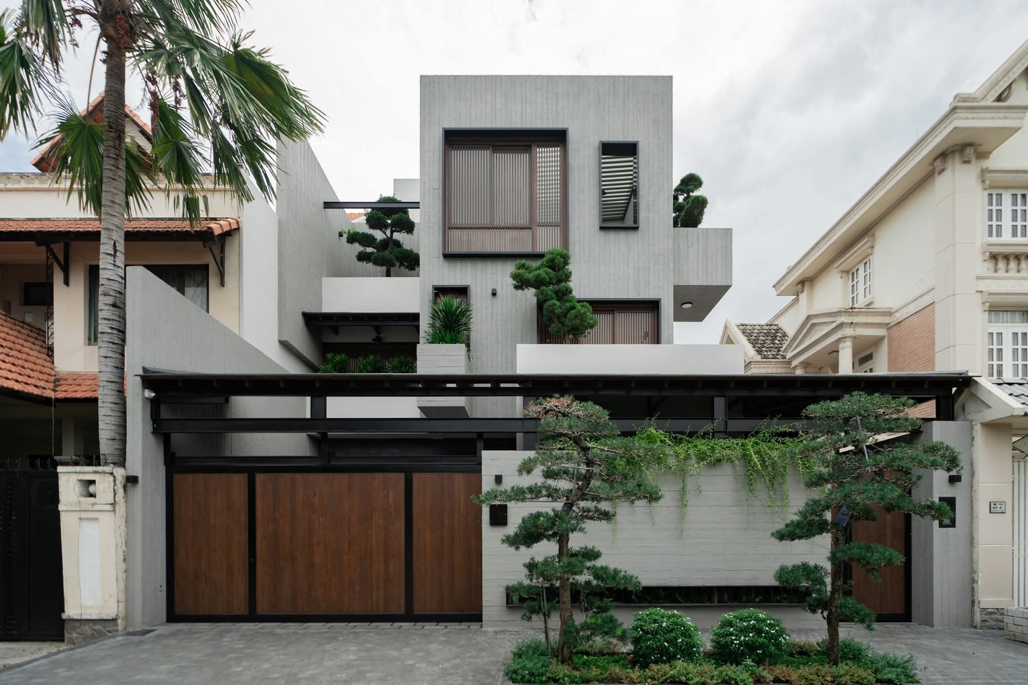 Ngôi nhà mang tinh thần tối giản, yên bình giữa phố thị