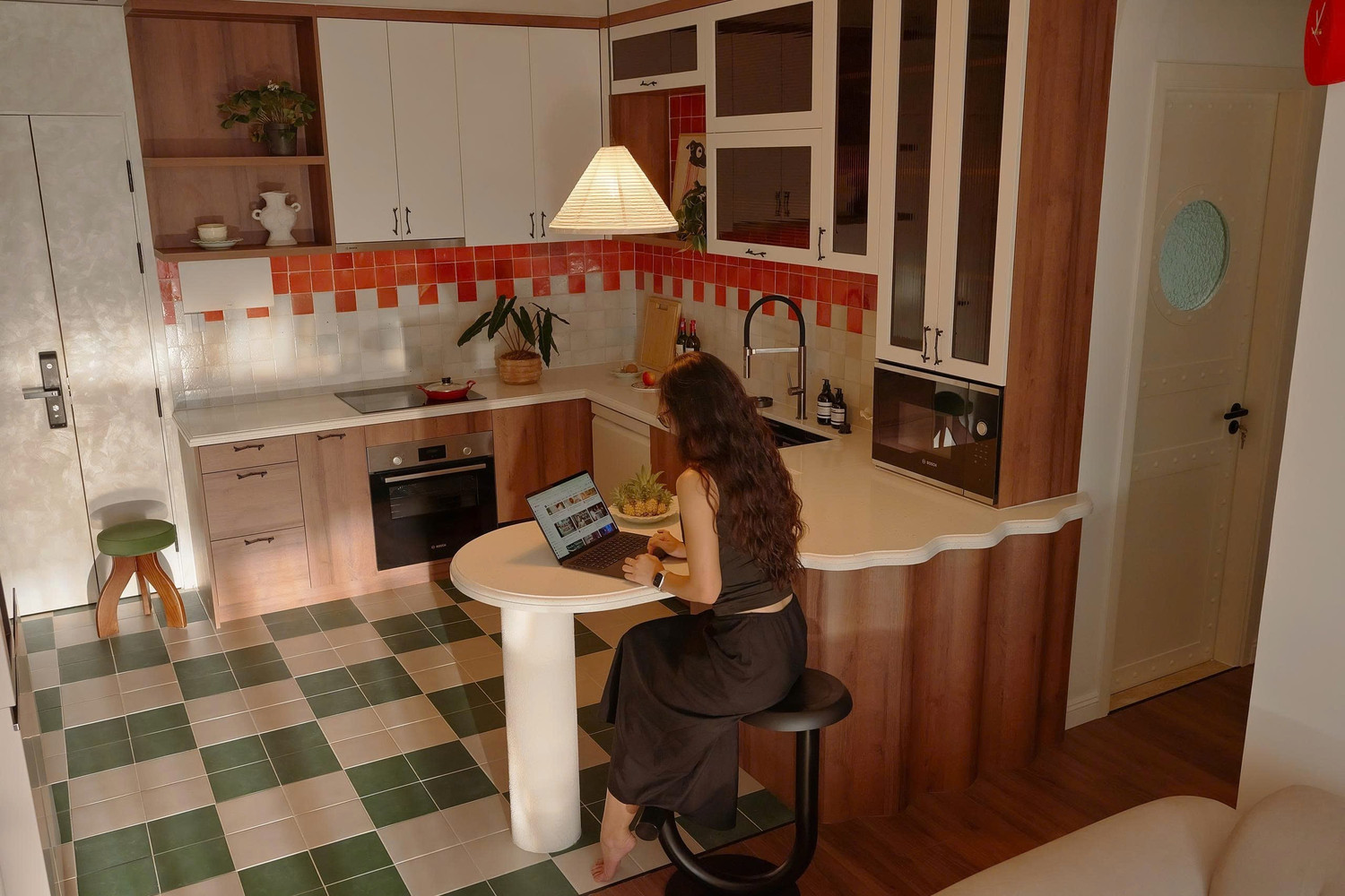 Căn hộ 100m2 dung hòa phong cách Mid-century và yếu tố bản địa