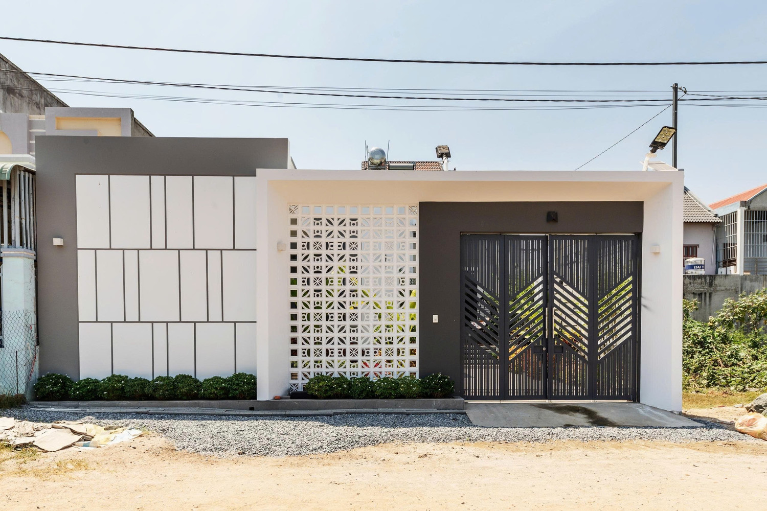 Nhà phố phân lô với nhiều khoảng xanh