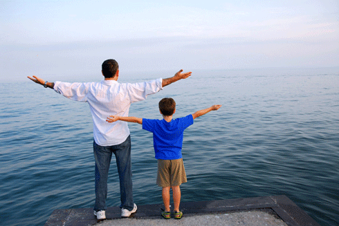 Chính ngôn ngữ của yêu thương sẽ giúp xóa tan mọi khoảng cách đấy, em ạ! ảnh 2