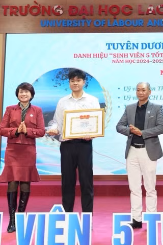Thái Hải đạt danh hiệu “Sinh viên 5 tốt” cấp Trường năm học 2024 - 2025.
