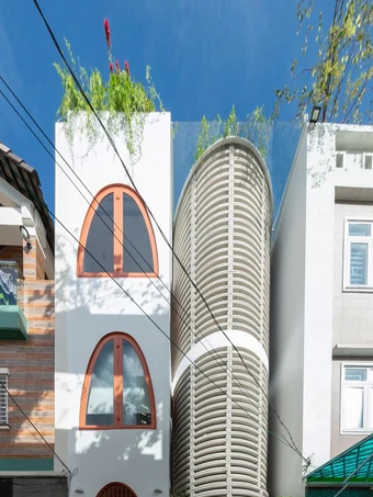 Nhà 170m2 trong hẻm cụt thông thoáng nhờ thiết kế 'lõi gió'