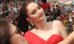 Á hậu Hoàn vũ gây tranh cãi