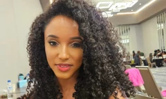 Hoa hậu Jamaica ngồi xe lăn sau cú ngã ở Miss Universe