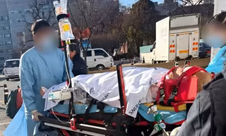 Tình trạng nam ca sĩ rơi từ sân thượng tầng 3 xuống đất