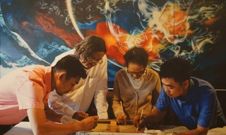 Phòng tranh triệu đô hút khách trong ngày khai mạc