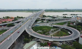 Cấm xe trên 18 tấn lên cầu Vĩnh Tuy sau vụ cháy bãi xe dưới gầm cầu