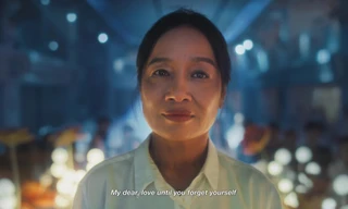 Bộ phim ngập cảnh nóng bị chê toàn sạn, đạo diễn đáp trả