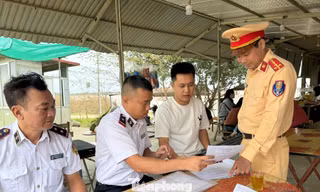 Tước chứng chỉ của 4 thuyền trưởng hoạt động ở bến 'lậu' trên sông Hồng