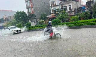 Mưa lớn tại Hưng Yên gây ngập nặng nhiều tuyến phố