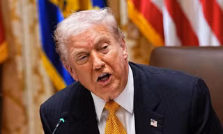 Giá vàng, dầu mỏ 'giằng co' trước tối hậu thư của ông Trump