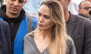 Angelina Jolie rời bỏ Hollywood