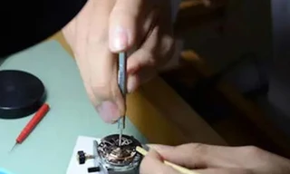 Người đàn ông hơn 40 năm sửa 'cỗ máy thời gian' ở TPHCM