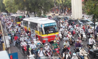 9 phường nào ở Hà Nội trong vùng cấm xe máy chạy xăng? 