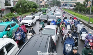 Ngày đầu cấm xe để sửa chữa cầu Long Biên: Ùn tắc kéo dài khắp cửa ngõ Hà Nội
