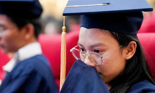 Nước mắt hạnh phúc của 120 thủ khoa 