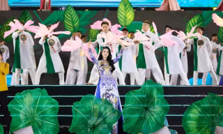 Hàng trăm nghệ sĩ tái hiện lịch sử, hoa hậu góp mặt trong đại cảnh