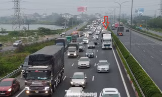 Nhiều xe tải vẫn vi phạm biển cấm đi vào làn 1 cao tốc Pháp Vân - Cầu Giẽ