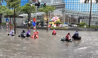 Nước sông, hồ dâng cao kỷ lục, Hà Nội vận hành hết công suất các trạm bơm