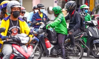 Lý do người dân TPHCM khó bắt được xe công nghệ, cước tăng 2-3 lần