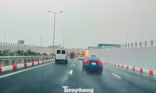 Hình ảnh xe qua nút giao ngầm trên cao tốc Cầu Giẽ - Ninh Bình vừa vận hành 