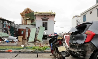 Mưa lốc làm 2 người tử vong, 9 người bị thương ở Hưng Yên