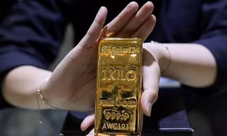 Giá dầu, vàng tăng dựng đứng vì Mỹ không kích Iran