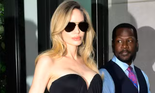 Thái độ của Angelina Jolie khi các con đồng loạt bỏ họ Brad Pitt