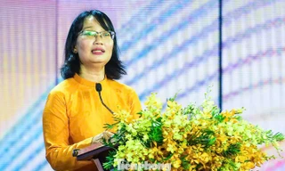 400 bộ áo dài bao phủ phố đi bộ Nguyễn Huệ