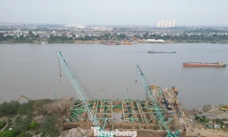 Hà Nội: Nhiều dự án giao thông công nhân 'cắm cờ, dựng trại' quyết tâm vượt tiến độ