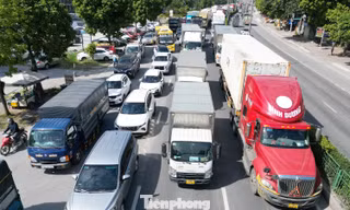 Quốc lộ 5 qua Hưng Yên thường xuyên ùn tắc hàng cây số