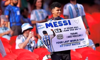 Khán đài hơn 80.000 người đứng dậy trước 3 bàn thắng của Messi 