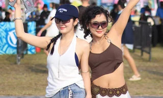 Hàng nghìn fan nữ đổ bộ lễ hội nước TPHCM để gặp Bi Rain