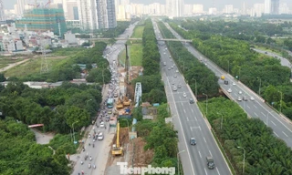 Hà Nội cho phép xe lưu thông vào làn khẩn cấp đại lộ Thăng Long