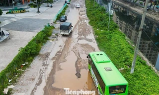 Bắt đầu sửa chữa tuyến đường 'đau khổ' giữa trung tâm Hà Nội