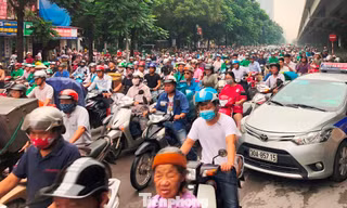 Đề xuất người dân Hà Nội đi làm, đi học lệch khung giờ để giảm ùn tắc