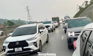 Cao tốc Bắc Nam qua hầm Thần Vũ ùn tắc liên tục