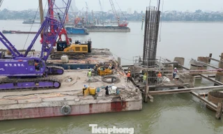 Hà Nội đảm bảo tiến độ cầu qua sông Hồng trong bối cảnh giá xăng dầu biến động