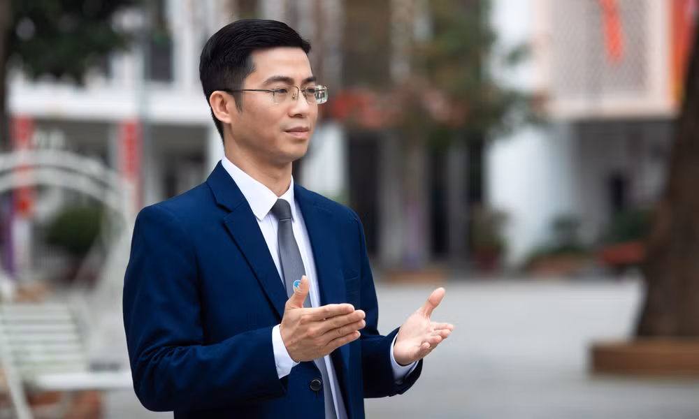 Không thể biến sinh viên thành công cụ truyền thông bắt buộc