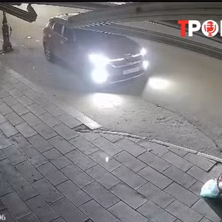 NÓNG 16/3: Xác minh được danh tính tài xế ô tô lao lên vỉa hè, tông gãy chân người phụ nữ rồi bỏ chạy