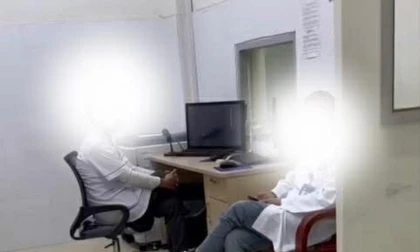 Lào Cai: Nhân viên y tế bị điều chuyển làm hành chính vì ngồi chuyện phiếm trong giờ làm việc