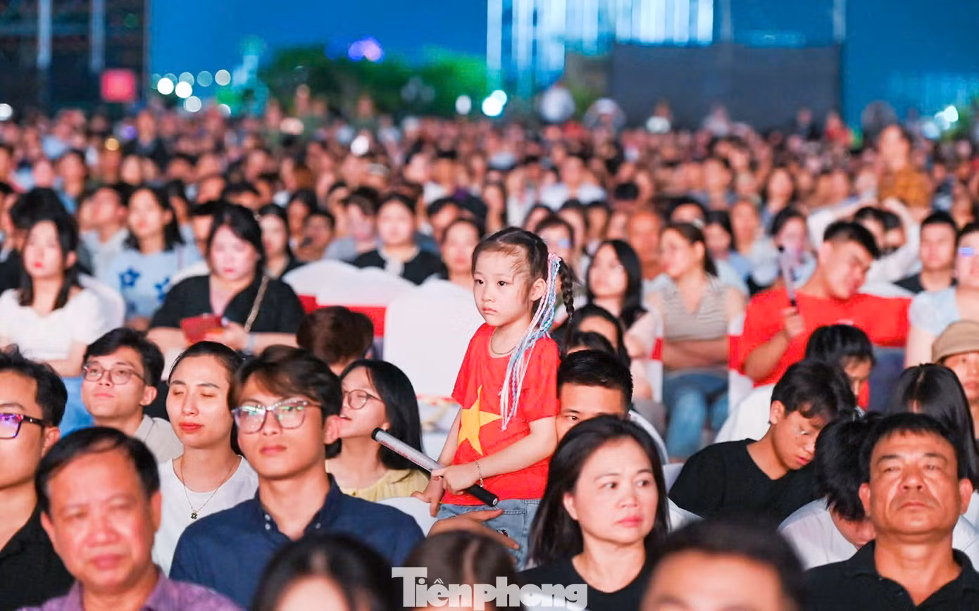 tp-quoc-nam-le-hoi-hoa-phuong-do-7.jpg