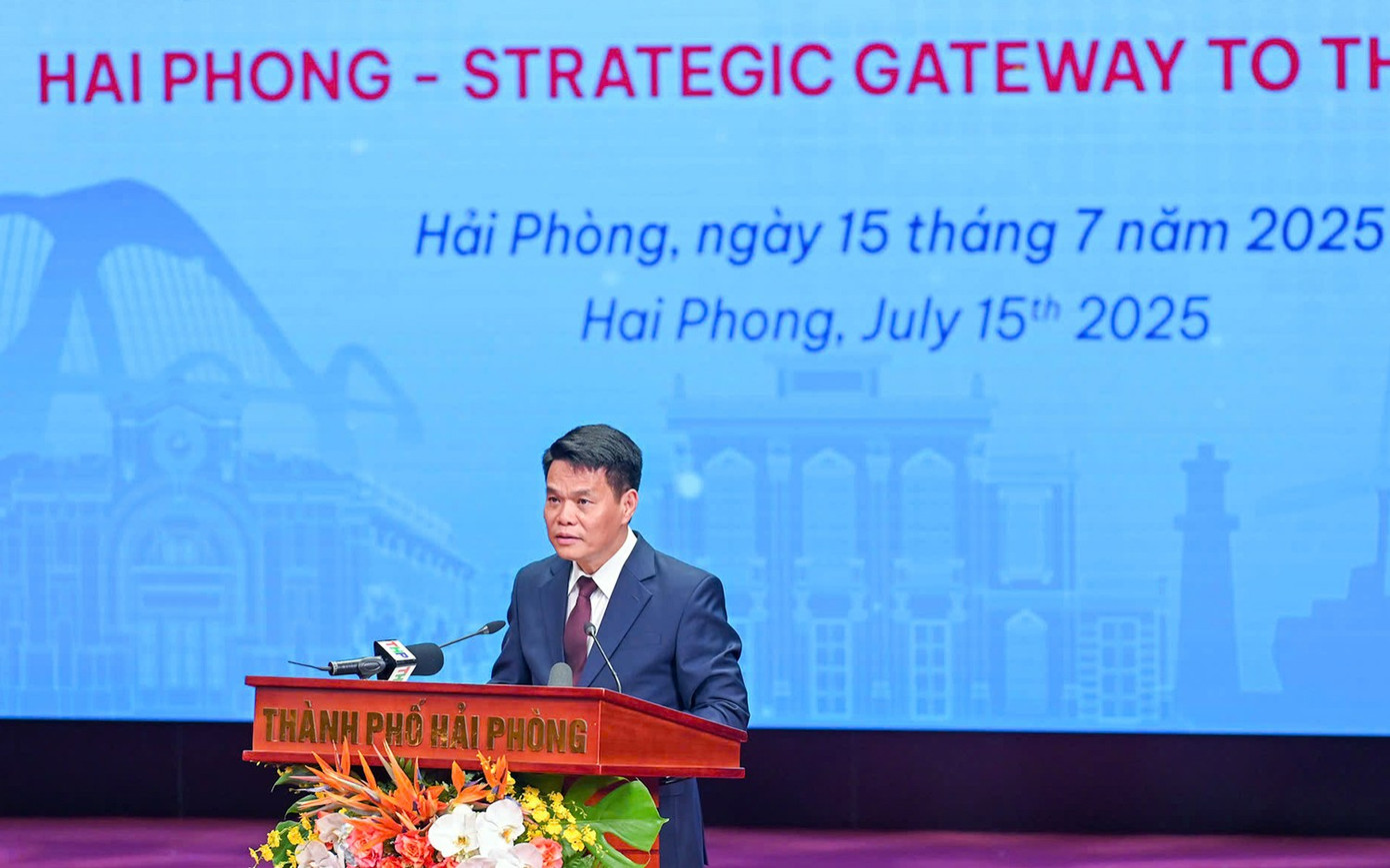 Ông Lê Ngọc Châu - Chủ tịch UBND TP Hải Phòng cam kết 5 nội dung với doanh nghiệp. hai-phong4.jpg